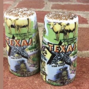VINTAGE THRIFCO SOUVENIR TEXAS SALT PEPPER SHAKERS